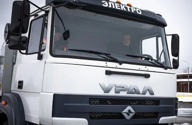 Грузовик «Урал» примерил гибридную силовую установку. Компания показала свой первый подобный прототип и нацелилась на полностью электрическую версию