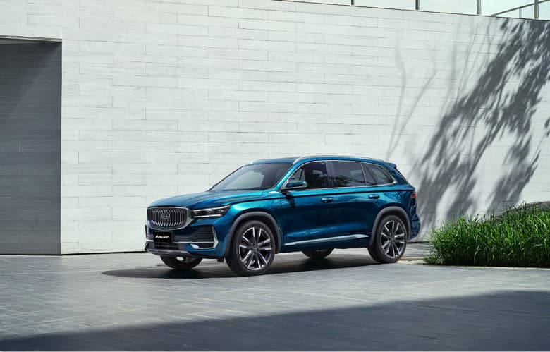 За Geely Mojaro – в Казахстан? В соседней стране объявили цены на новый флагманский кроссовер Geely, и они ниже российских