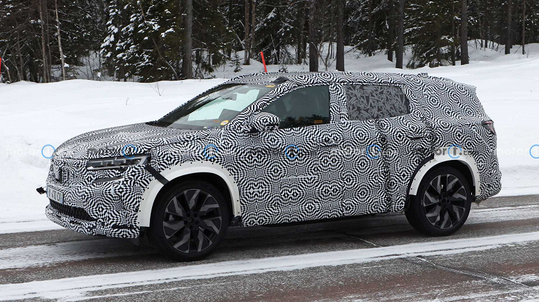 Совершенно новый Renault Espace 2023 показали вживую до анонса