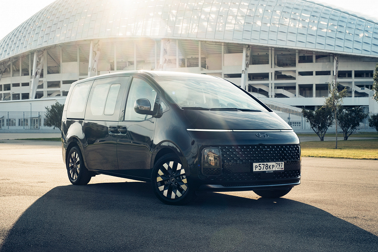 В России начали продавать новейшие Hyundai Staria 2023: цены очень сильно зависят от региона