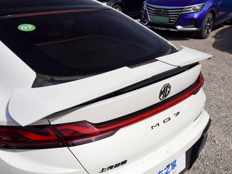 У Toyota Camry появился сильный конкурент. Представлен MG7, он получил 261-сильный мотор, 9-ступенчатый «автомат» и очень хорошее оснащение 