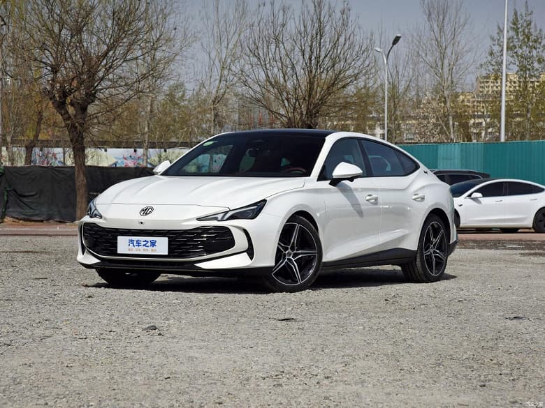 У Toyota Camry появился сильный конкурент. Представлен MG7, он получил 261-сильный мотор, 9-ступенчатый «автомат» и очень хорошее оснащение У Toyota Camry появился сильный конкурент. Представлен MG7, он получил 261-сильный мотор, 9-ступенчатый «автомат» и очень хорошее оснащение