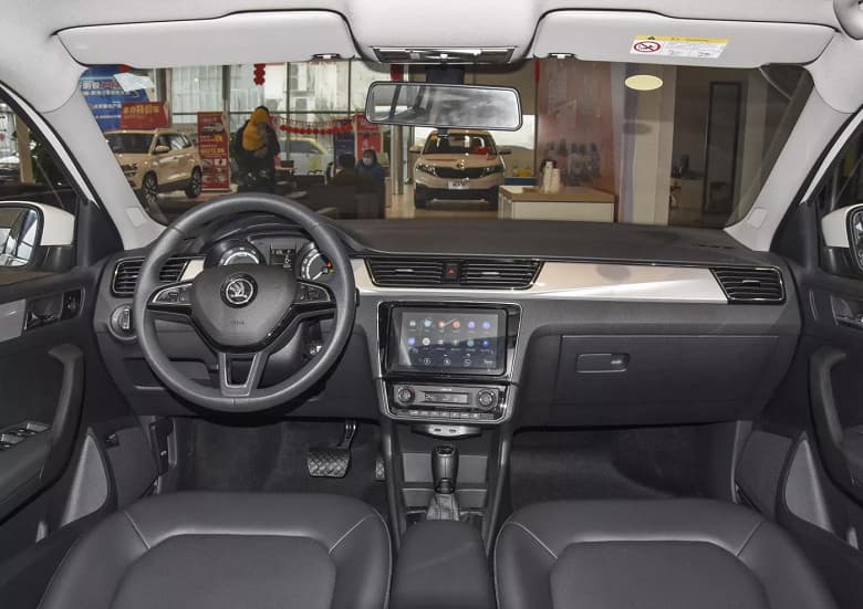 Skoda Rapid вновь появился в продаже в России. За сколько теперь можно купить популярный лифтбэк?