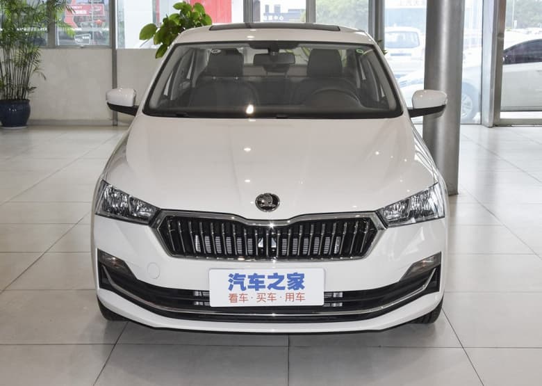 Skoda Rapid вновь появился в продаже в России. За сколько теперь можно купить популярный лифтбэк?