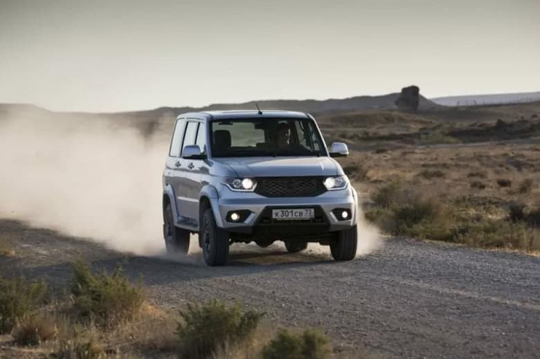 УАЗ обещает вернуть в свои внедорожники «автомат» и подушки безопасности