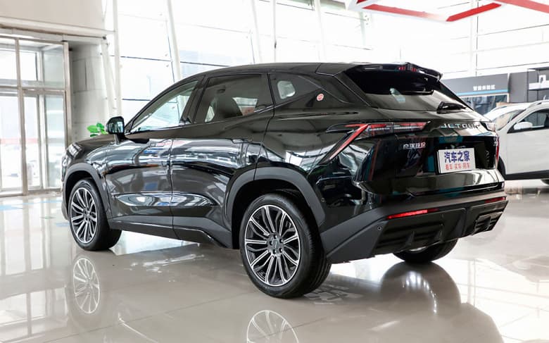 У них нет конкурентов по цене. В России выходят кроссоверы Jetour