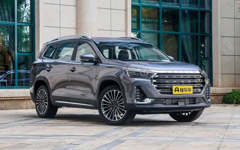 У них нет конкурентов по цене. В России выходят кроссоверы Jetour