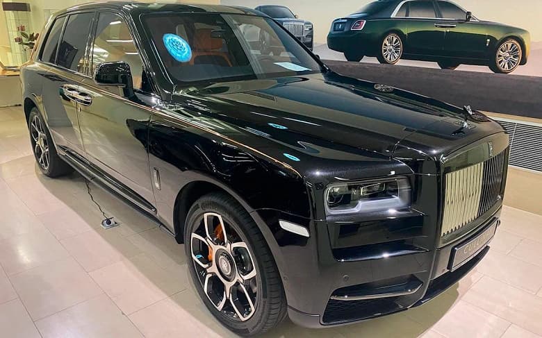 В 2022 году Rolls-Royce в три раза обогнал по продажам в России отечественный Aurus В 2022 году Rolls-Royce в три раза обогнал по продажам в России отечественный Aurus