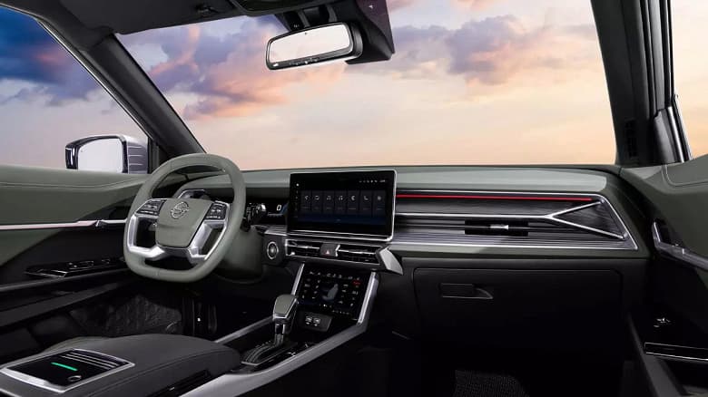 В Россию привезли новейший кроссовер SsangYong Torres. У него турбомотор мощностью 170 л.с., 6-ступенчатый «автомат» и полный привод — а что с ценой?