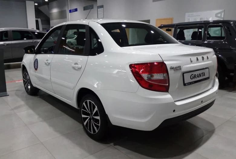 О Lada Granta Club и Quest можно забыть до лета. АвтоВАЗ не может оперативно возобновить выпуск этих версий из-за нехватки парктроников О Lada Granta Club и Quest можно забыть до лета. АвтоВАЗ не может оперативно возобновить выпуск этих версий из-за нехватки парктроников