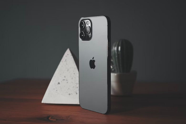 Уже не производится, но ещё продаётся: премиальный iPhone 12 Pro Max подешевел в России Уже не производится, но ещё продаётся: премиальный iPhone 12 Pro Max подешевел в России