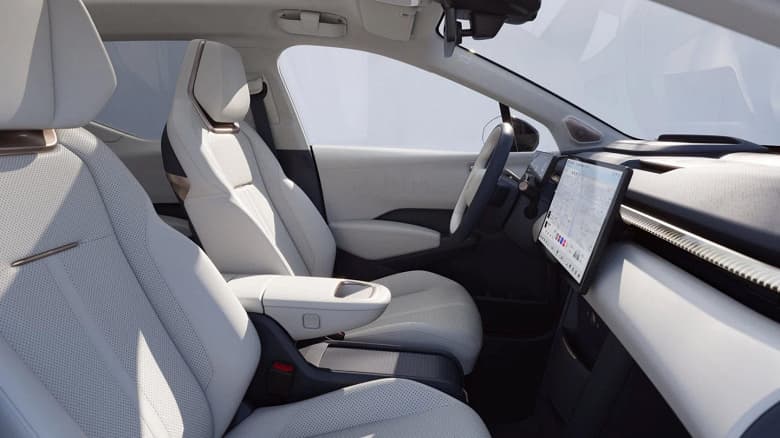 У кроссовера Geely с динамикой спорткара будет своя «фишечка» в салоне – Zeekr X получит передвижной экран