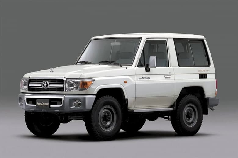 В России начали продавать новые внедорожники Toyota Land Cruiser 78. Сколько просят за эти легендарные автомобили?