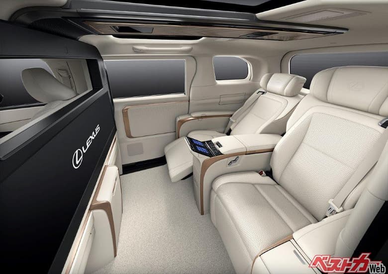 Роскошнее Toyota Alphard, с новыми моторами и 48-дймовым экраном в салоне. Новый Lexus LM засветился в Японии