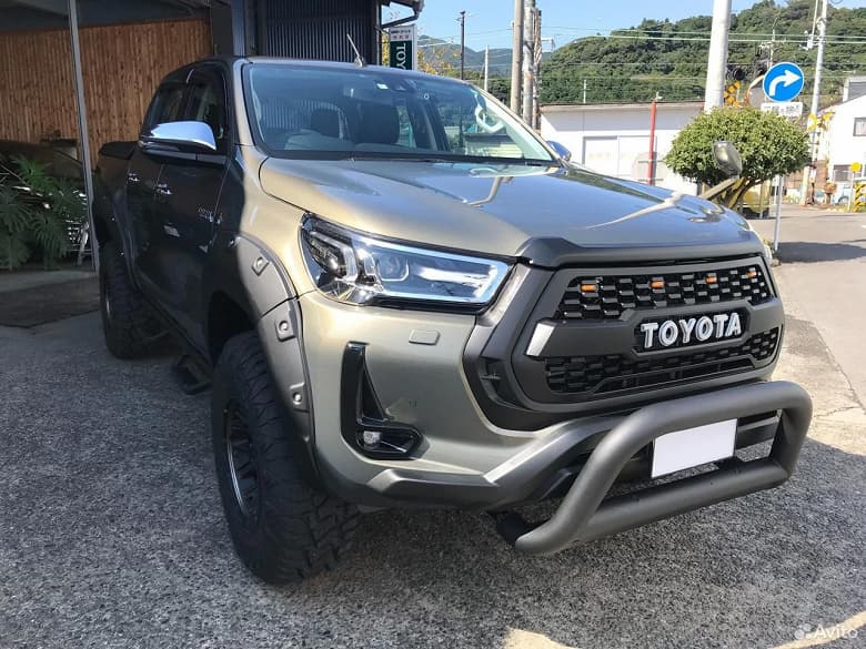 Пикапы Toyota Hilux 2023 существенно подешевели в России – цена упала на 2 млн рублей Пикапы Toyota Hilux 2023 существенно подешевели в России – цена упала на 2 млн рублей