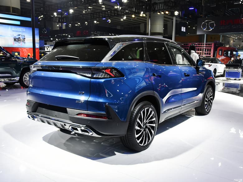 В Китае представили обновленный кроссовер BAIC X7 – его будут собирать в России