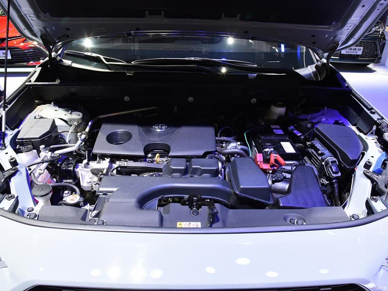 306 л.с., полный привод и двухцветный кузов. Представлен обновленный кроссовер Toyota RAV4 Rongfang