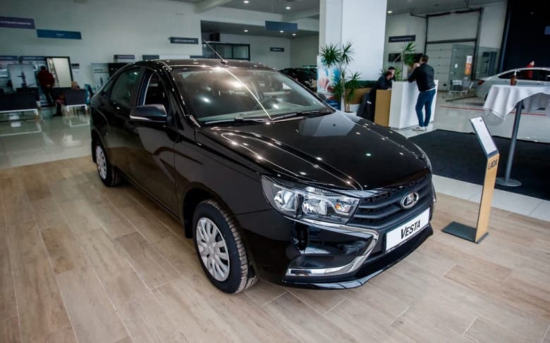 Lada Vesta за 2,38 млн рублей, Largus за 2 млн, Granta – от 800 тыс. Итоги рейда по столичным дилерам АвтоВАЗа