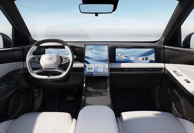 Новейший кроссовер Geely Galaxy L7, способный проехать 1370 км на баке бензина, стал хитом в Китае: покупатели оформили свыше 10 тыс. заказов вслепую