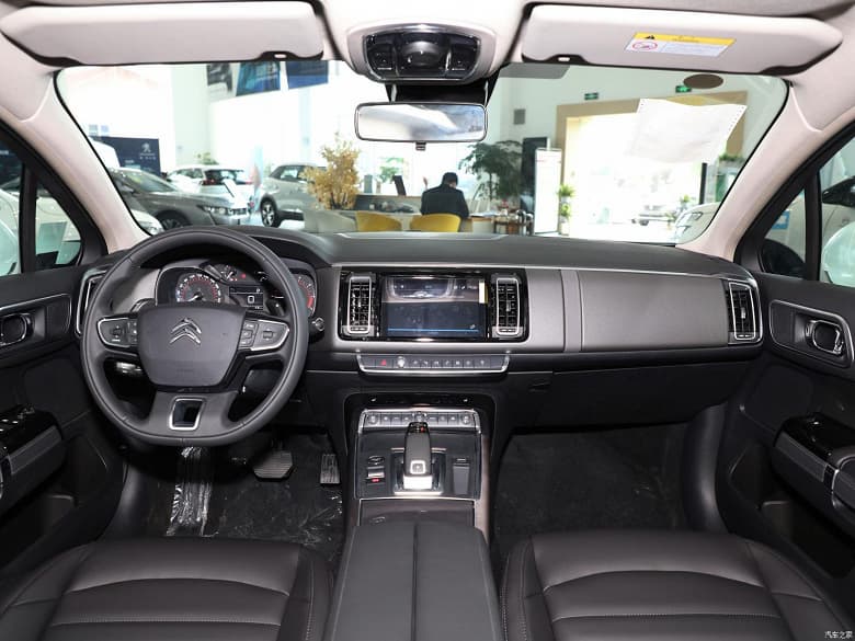 211 л.с., 8-ступенчатый «автомат», почти 5 метров длины и французский шарм. Citroen C6 2023 Commemorative Edition поступил в продажу в Китае