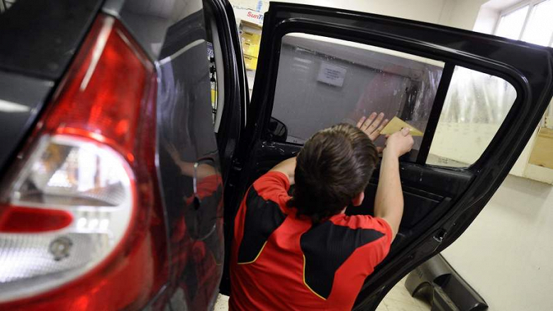 Предлагается разрешить затонировать лобовые боковые стекла автомобилей в России Предлагается разрешить затонировать лобовые боковые стекла автомобилей в России