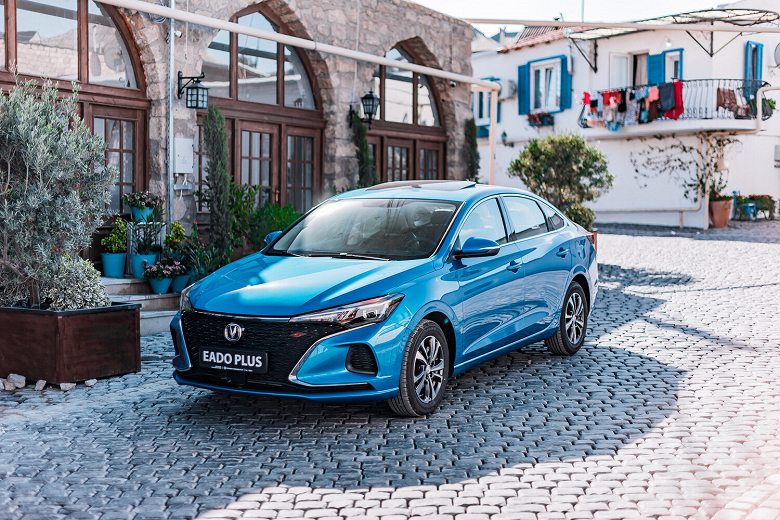 Новые китайские седаны Changan Eado Plus появились в продаже в Москве и Севастополе