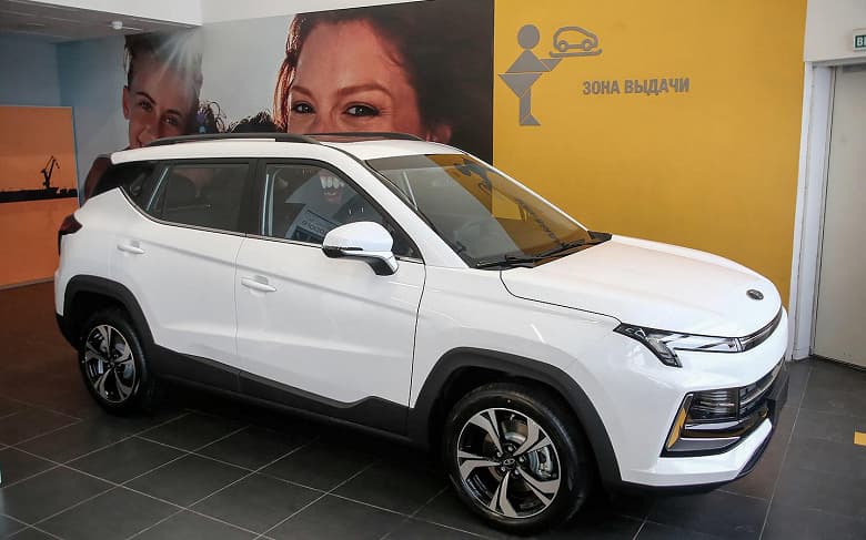 С учетом скидки за trade-in «Москвич 3» действительно заметно подешевел, минимальная цена версии с вариатором опустилась ниже 1,5 млн рублей