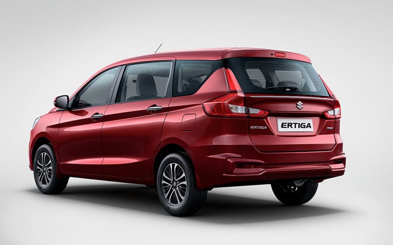 В Россию привезли минивэн Suzuki Ertiga из Японии. Это одна из самых доступных 7-местных «параллельных» моделей с «автоматом»