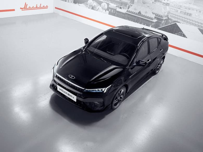 «Раскрываем карты и показываем, как будет выглядеть первый седан в линейке бренда», — опубликованы официальные изображения «Москвича 6»