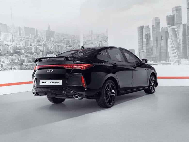 «Раскрываем карты и показываем, как будет выглядеть первый седан в линейке бренда», — опубликованы официальные изображения «Москвича 6»