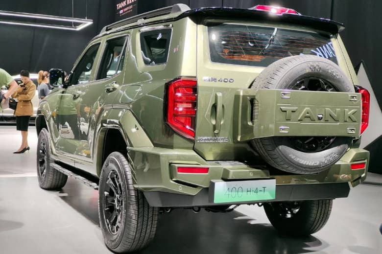 408 л.с., 9-ступенчатый «автомат», полный привод и низкий расход топлива. Представлен гибридный Tank 400, который может добраться до России