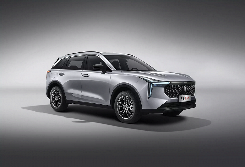 В России начинаются официальные продажи FAW Bestune B70 и Bestune T55. Сколько за них просят?