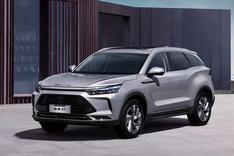 В России появятся аналоги Toyota RAV4 и Land Cruiser 300 от BAIC: BAIC X55 и BAIC BJ60 будут собирать на «Автоторе»