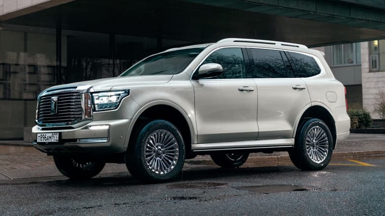 Большой рамный Tank 500 готов покорять просторы России. Стартовали продажи «китайского Land Cruiser 300», за который просят от 5,1 млн рублей