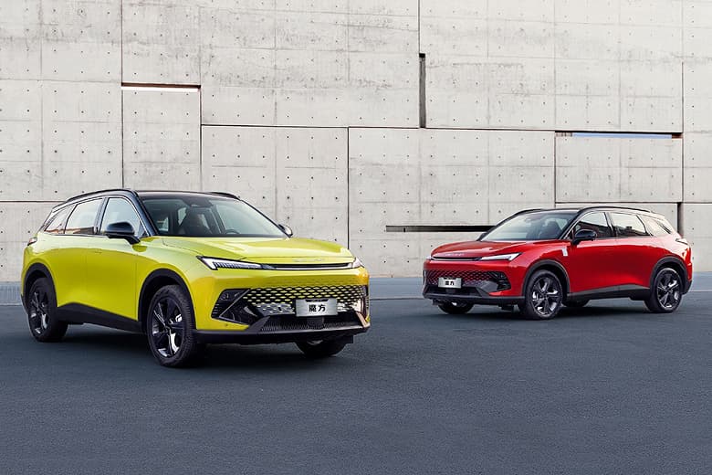 В России появятся аналоги Toyota RAV4 и Land Cruiser 300 от BAIC: BAIC X55 и BAIC BJ60 будут собирать на «Автоторе»