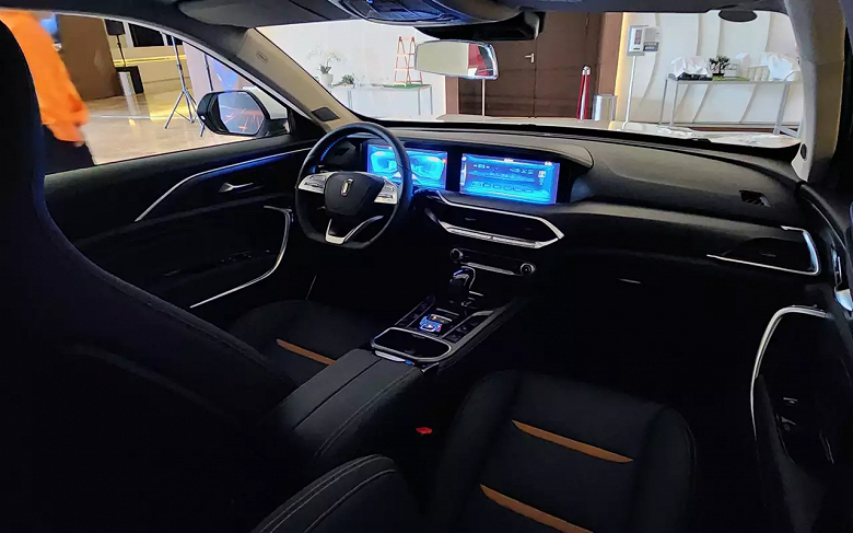 Первые фото кроссовера Lada X-Cross 5, который будут производить в Санкт-Петербурге