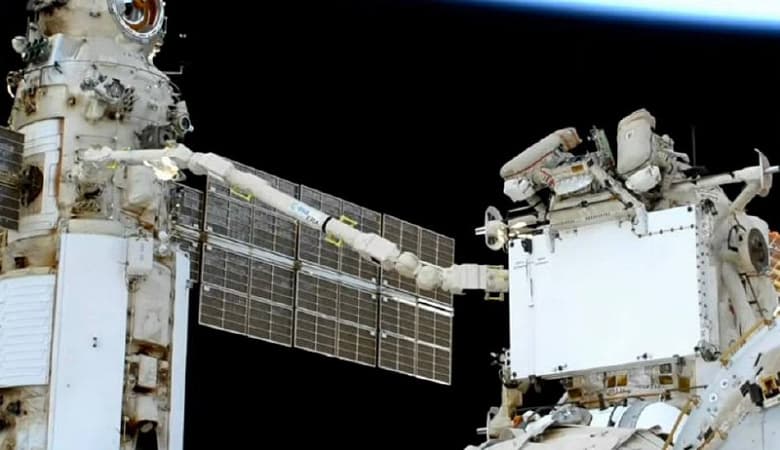 Российские космонавты впервые в этом году вышли в открытый космос
