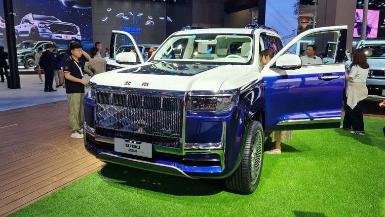 267 л.с., 8-ступенчатый «автомат», полный привод и дух Mercedes-Maybach. У внедорожника BAIC BJ60, который скоро поступит в продажу в России, появилась стильная версия