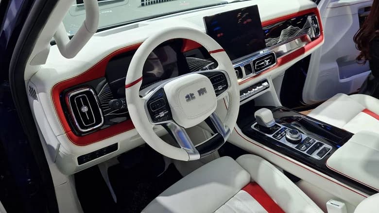 267 л.с., 8-ступенчатый «автомат», полный привод и дух Mercedes-Maybach. У внедорожника BAIC BJ60, который скоро поступит в продажу в России, появилась стильная версия