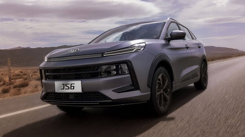 «Старший брат» «Москвича 3»: в России начались «живые» продажи 180-сильного JAC JS6