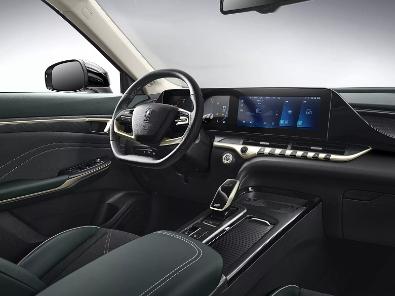 В России начинаются официальные продажи FAW Bestune B70 и Bestune T55. Сколько за них просят?