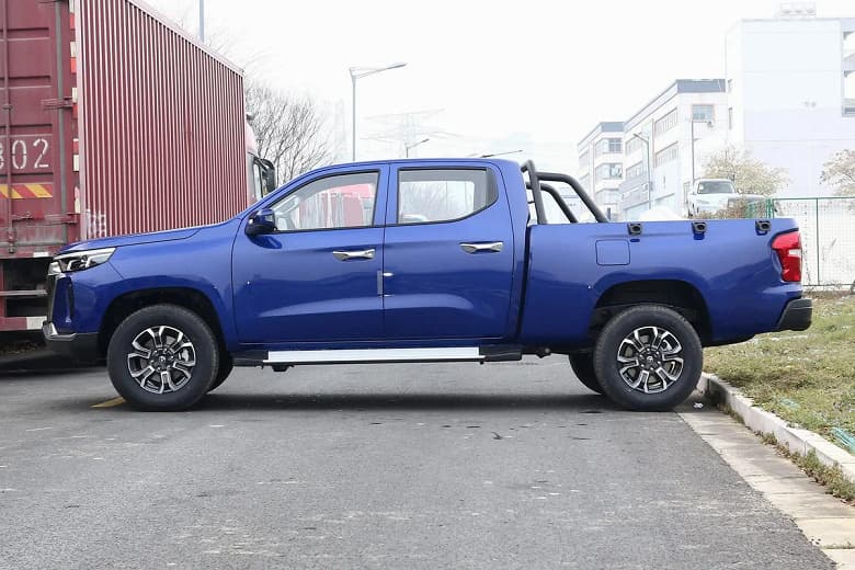 В России предложили «китайский Toyota Tundra». За пикап Changan Explorer с «автоматом» и полным приводом просят всего 2,6 млн рублей