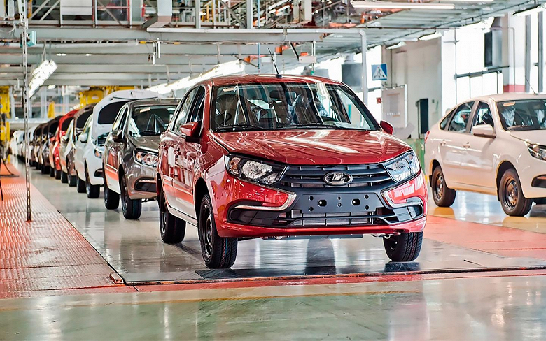 АвтоВАЗ начал оповещать от отзывных кампаниях Lada через «Госулуги»