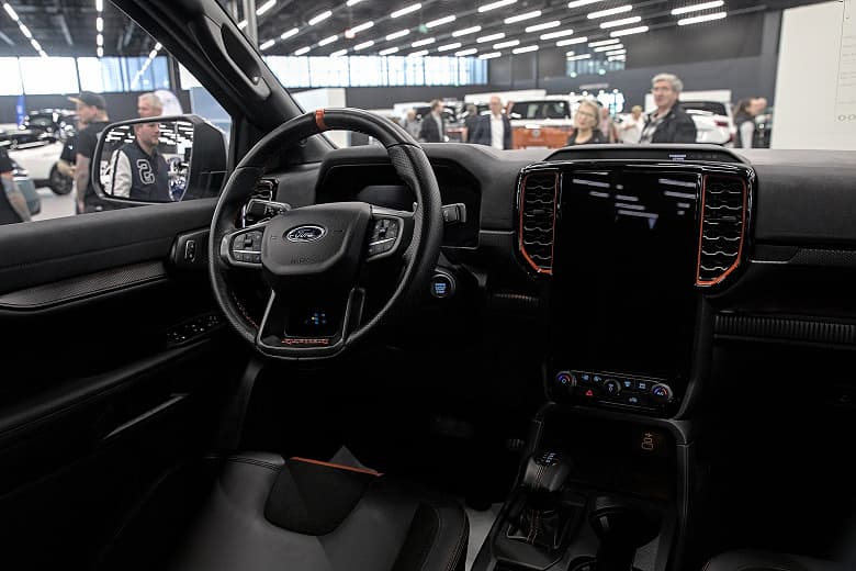 Российский дилер начал продавать новейшие пикапы Ford Ranger T6.2. Тут 210-сильный дизель, 6-ступенчатый «автомат» и полный привод – а что с ценой?