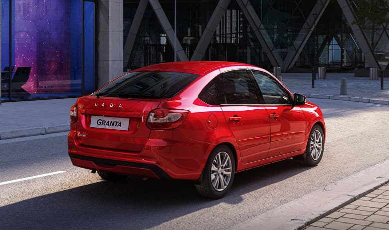 Растут продажи только АвтоВАЗа и китайцев. Российский автомобильный рынок продолжает падение