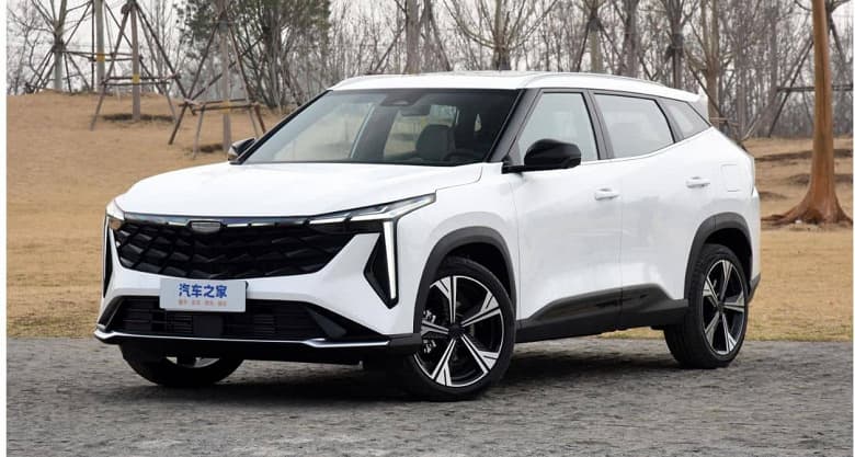 Geely Atlas нового поколения с автопилотом, двигателем Volvo, Snapdragon 8155 и большим экраном. Новинку оценили в Китае от 15 800 долларов.