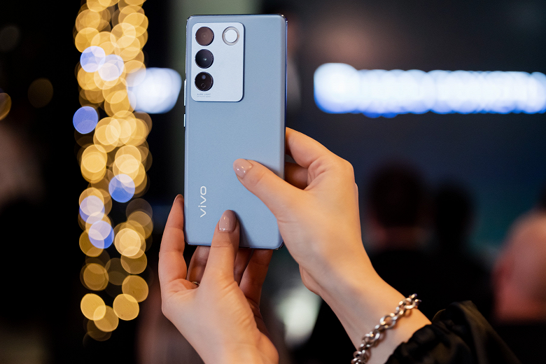 AMOLED, 120 Гц, 50 Мп с OIS, селфи-камера 50 Мп, 4600 мА·ч и 66 Вт. Vivo выпустила Vivo V27 и V27e в России со скидками