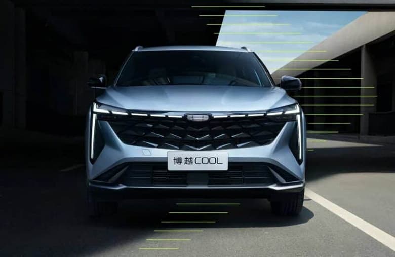 Geely Atlas нового поколения с автопилотом, двигателем Volvo, Snapdragon 8155 и большим экраном. Новинку оценили в Китае от 15 800 долларов.