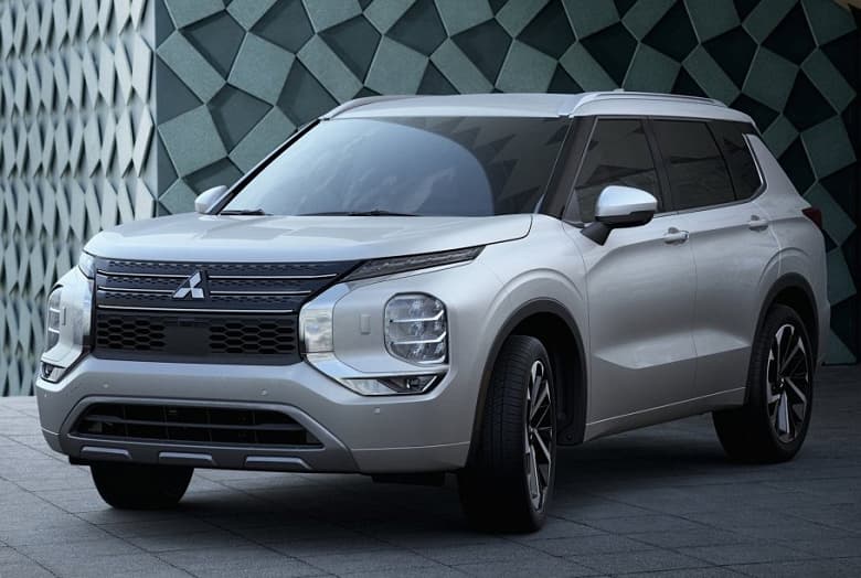 В России начали продавать новые Mitsubishi Outlander 2023. Сколько за них просят?