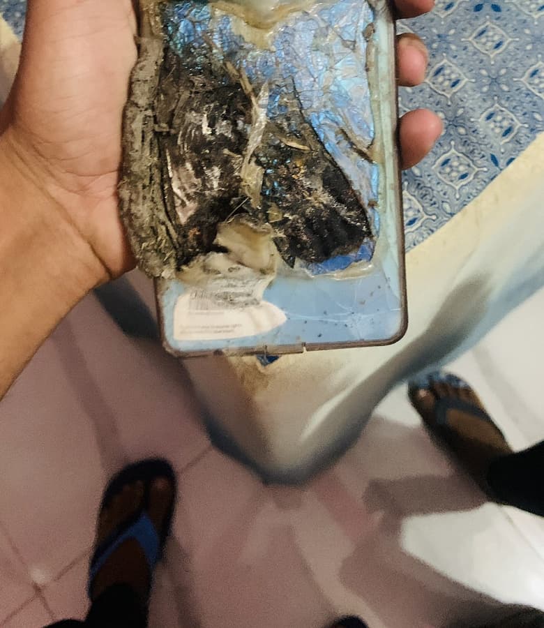 Пользователь обнаружил возгорание своего нового Redmi Note 12 Pro в нагрудном кармане